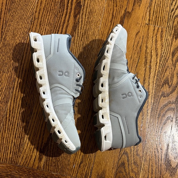 On Cloud Men's Light Gray Athletic Shoes - Picture 4 of 6